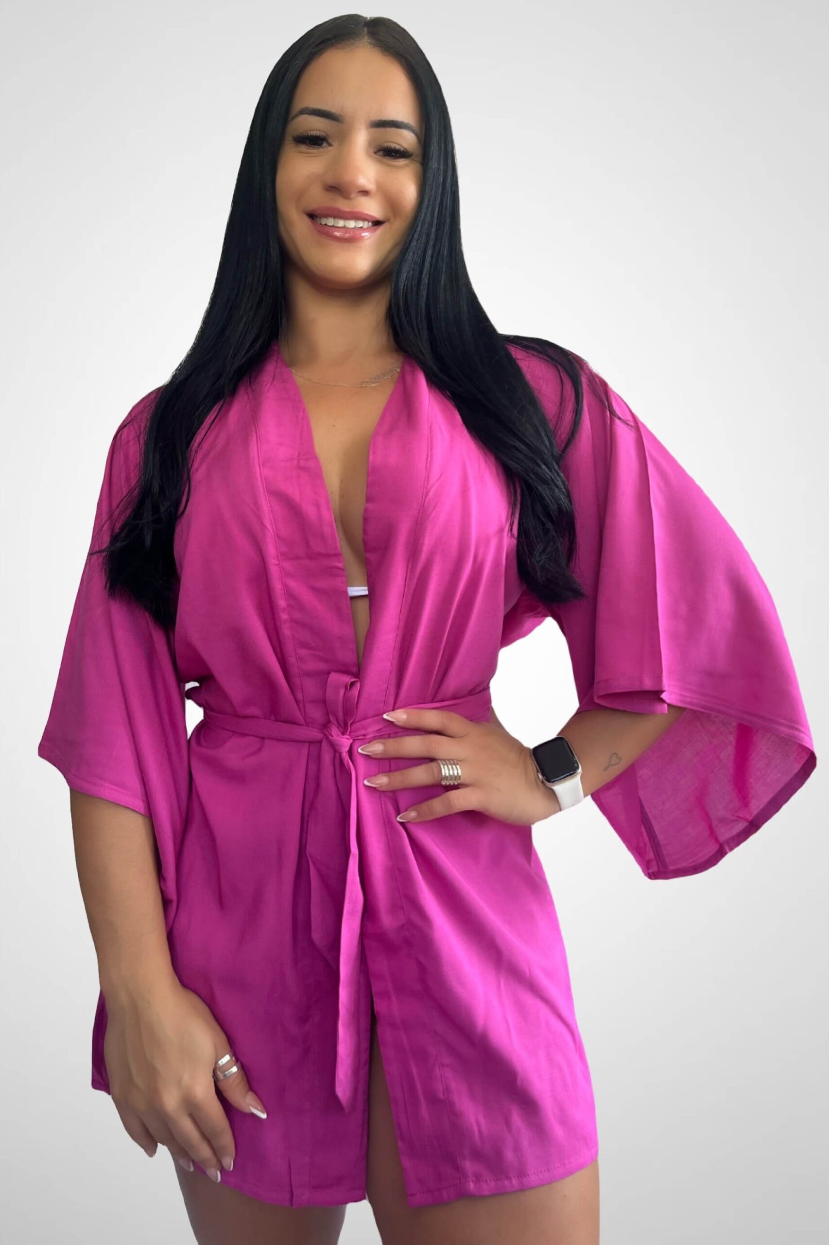 Saída de Praia modelo Kimono Rosa com faixa para amarração na cintura Tecido: Viscose Composição: 100% Viscose Coleção: Verão 2024 Disponível nos tamanhos: P M G