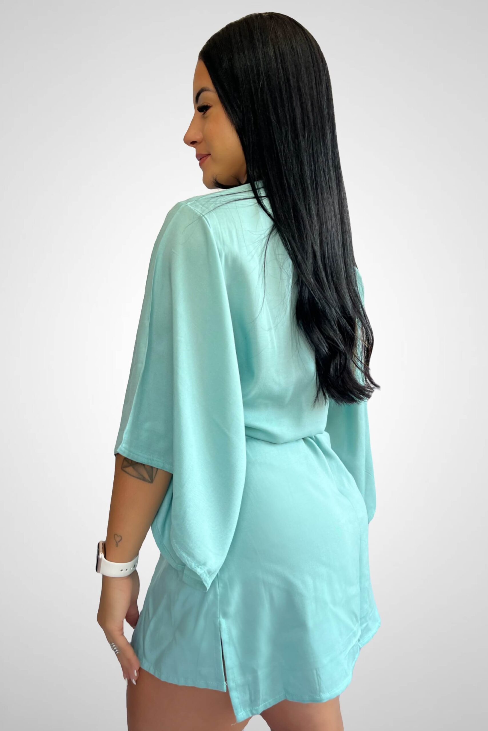 Saída de Praia modelo Kimono Verde Claro com faixa para amarração na cintura Tecido: Viscose Composição: 100% Viscose Coleção: Verão 2024 Disponível nos tamanhos: P M G